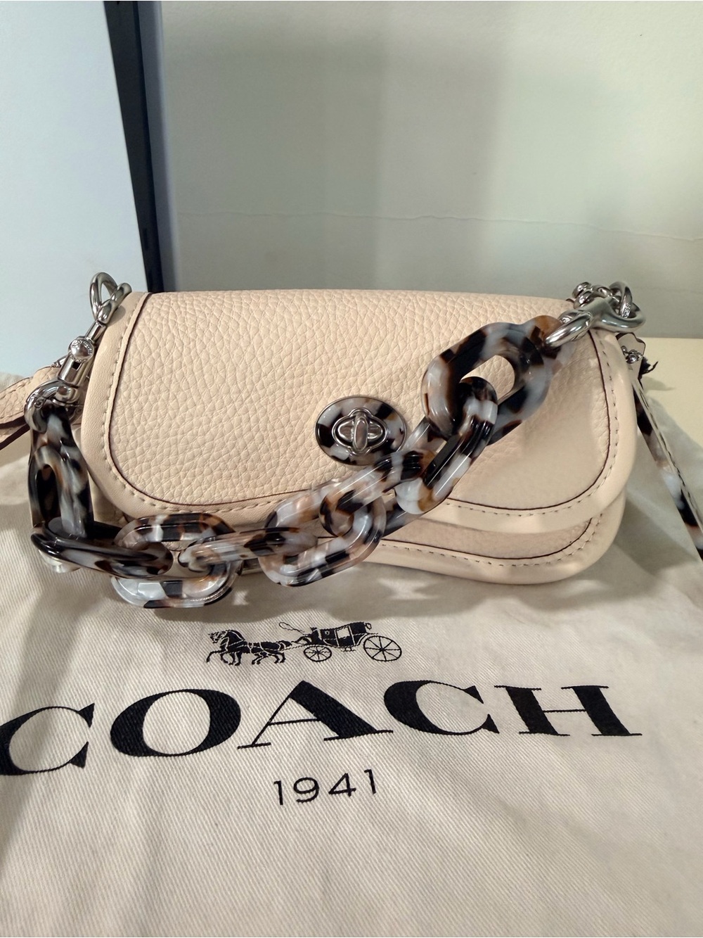Coach mini wavy dinky Cream Pebble Leather Shoulder Bag with Tortoiseshell Link - Picture 6 of 15